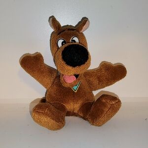 Scooby doo mini 5 inch plush with zipper pouch on the back